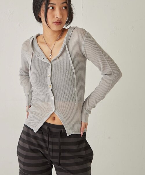 WHO'S WHO gallery（フーズフーギャラリー）の「シアーリブニットナローフーディ（カーディガン/ボレロ・レディース・イエロー/ブラック/オフホワイト/グレー・FREE）」の19枚目の写真