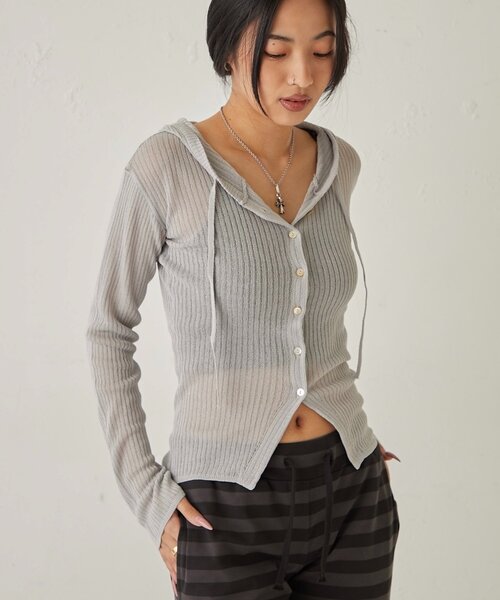 WHO'S WHO gallery（フーズフーギャラリー）の「シアーリブニットナローフーディ（カーディガン/ボレロ・レディース・イエロー/ブラック/オフホワイト/グレー・FREE）」の21枚目の写真