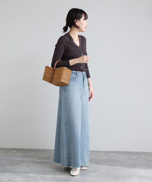 IENA（イエナ）の「YANUK/ヤヌーク Flare Long Skirt スカート（デニムスカート・レディース・ブルー・SMALL/MEDIUM/LARGE）」の4枚目の写真