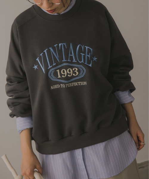 210nouve（トゥージュヌーブ）の「VINTAGE ロゴ オーバーサイズ 刺繍 スウェット トレーナー（スウェット・レディース・チャコールグレー/オレンジ/オートミール・FREE）」の19枚目の写真