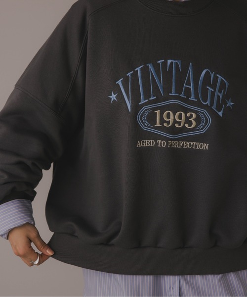 210nouve（トゥージュヌーブ）の「VINTAGE ロゴ オーバーサイズ 刺繍 スウェット トレーナー（スウェット・レディース・チャコールグレー/オレンジ/オートミール・FREE）」の20枚目の写真