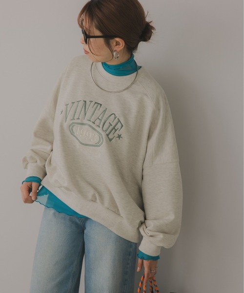 210nouve（トゥージュヌーブ）の「VINTAGE ロゴ オーバーサイズ 刺繍 スウェット トレーナー（スウェット・レディース・チャコールグレー/オレンジ/オートミール・FREE）」の16枚目の写真