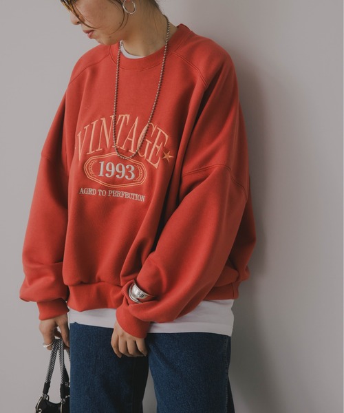 210nouve（トゥージュヌーブ）の「VINTAGE ロゴ オーバーサイズ 刺繍 スウェット トレーナー（スウェット・レディース・チャコールグレー/オレンジ/オートミール・FREE）」の14枚目の写真