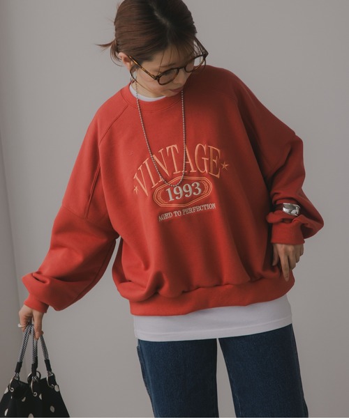 210nouve（トゥージュヌーブ）の「VINTAGE ロゴ オーバーサイズ 刺繍 スウェット トレーナー（スウェット・レディース・チャコールグレー/オレンジ/オートミール・FREE）」の6枚目の写真