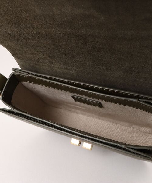 A.P.C.(アーペーセー)の「SAC GRACE SMALL(ショルダーバッグ・レディース・カーキ/チャコールグレー・ONESIZE)」の5枚目の写真