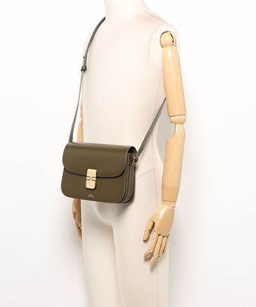 A.P.C.(アーペーセー)の「SAC GRACE SMALL(ショルダーバッグ・レディース・カーキ/チャコールグレー・ONESIZE)」の6枚目の写真