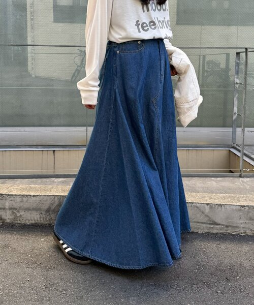 CIAOPANIC TYPY(チャオパニックティピー)の「【大人見え/軽量】リメイク風柔らかデニムロングフレアスカート(スカート・レディース・サックスブルー/ブルー・MEDIUM/SMALL)」の3枚目の写真