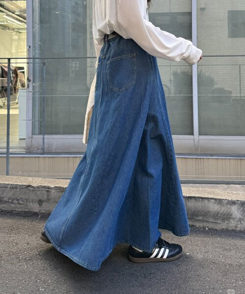 CIAOPANIC TYPY(チャオパニックティピー)の「【大人見え/軽量】リメイク風柔らかデニムロングフレアスカート(スカート・レディース・サックスブルー/ブルー・MEDIUM/SMALL)」の4枚目の写真