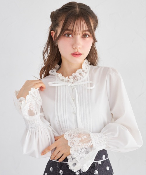 tocco closet（トッコ　クローゼット）の「リボン付きレース切り替えピンタックブラウス（シャツ/ブラウス・レディース・ネイビー/オフホワイト・M）」の2枚目の写真