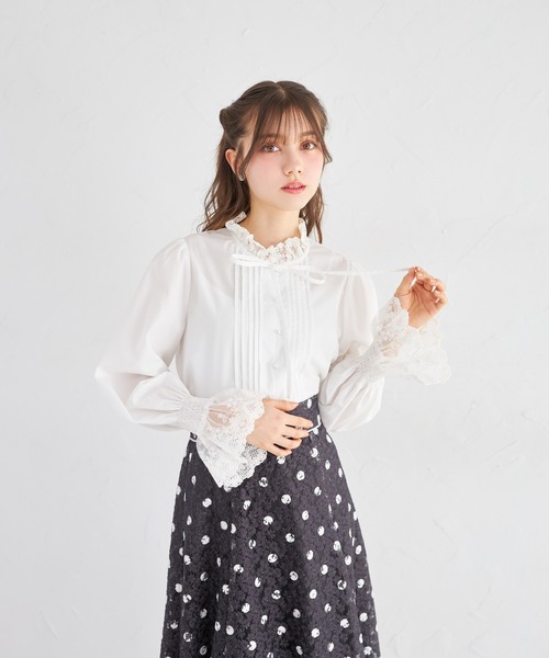 tocco closet（トッコ　クローゼット）の「リボン付きレース切り替えピンタックブラウス（シャツ/ブラウス・レディース・ネイビー/オフホワイト・M）」の4枚目の写真