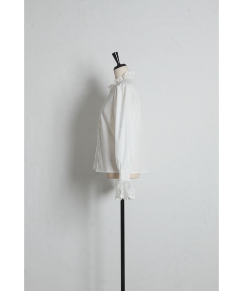 tocco closet（トッコ　クローゼット）の「リボン付きレース切り替えピンタックブラウス（シャツ/ブラウス・レディース・ネイビー/オフホワイト・M）」の13枚目の写真