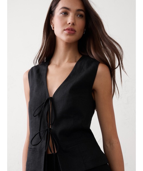 BANANA REPUBLIC FACTORY STORE(バナナリパブリック ファクトリーストア)の「BANANA REPUBLIC FACTORY STORE リネンブレンド タイフロント ベスト(ベスト・レディース・ベージュ/ブラック・0/4/2/8/6)」の5枚目の写真