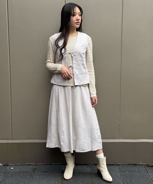 BANANA REPUBLIC FACTORY STORE(バナナリパブリック ファクトリーストア)の「BANANA REPUBLIC FACTORY STORE リネンブレンド タイフロント ベスト(ベスト・レディース・ベージュ/ブラック・0/4/2/8/6)」の12枚目の写真