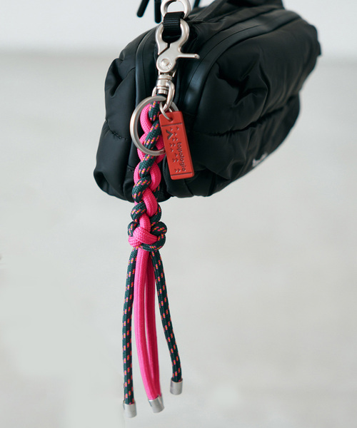 IENA(イエナ)の「TOPOLOGIE sinnet Keychain キーチェーン TP-WST-SKCBKR-00/TE(キーケース/キーアクセサリー・レディース・ブラック/グリーン・FREE)」の2枚目の写真