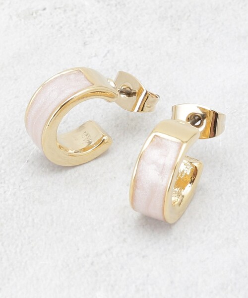 OPAQUE.CLIP（オペークドットクリップ）の「エポマーブルエッジメタルリング（ピアス（両耳用）・レディース・オフホワイト/ブルー/ブラック/ピンク系・00）」の5枚目の写真