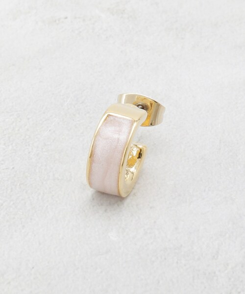 OPAQUE.CLIP（オペークドットクリップ）の「エポマーブルエッジメタルリング（ピアス（両耳用）・レディース・オフホワイト/ブルー/ブラック/ピンク系・00）」の6枚目の写真