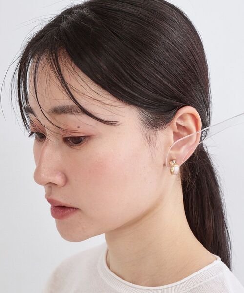 OPAQUE.CLIP（オペークドットクリップ）の「エポマーブルエッジメタルリング（ピアス（両耳用）・レディース・オフホワイト/ブルー/ブラック/ピンク系・00）」の9枚目の写真