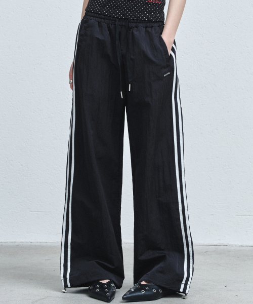 NICK&NICOLE(ニックアンドニコール)の「NYLON TRACK PANTS_BLACK(スウェットパンツ・レディース・その他・FREE)」の6枚目の写真