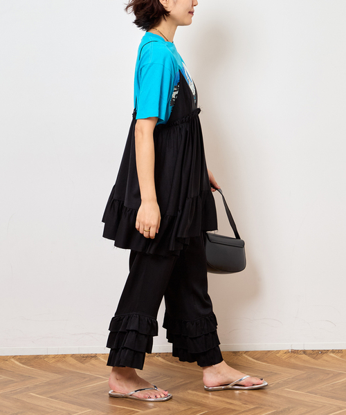Bonum(ボナム)の「SATIN RUFFLE MINI DRESS:ワンピース(ワンピース・レディース・ブラック・FREE)」の4枚目の写真