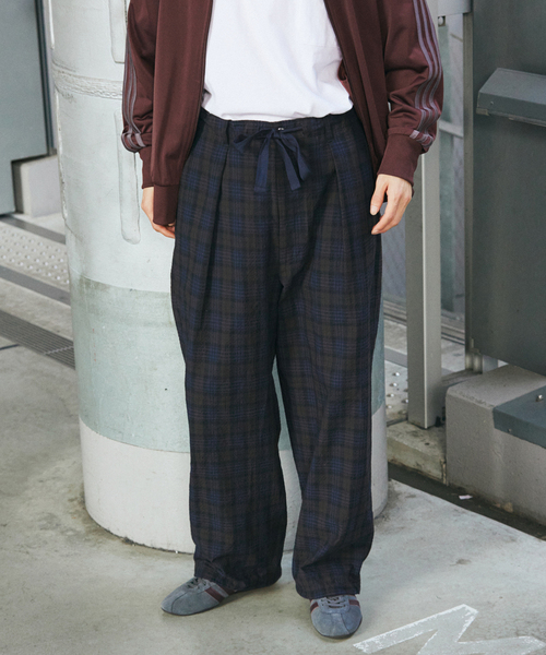 JOURNAL STANDARD(ジャーナルスタンダード)の「T/C サッカー オーバー パンツ(スラックス・メンズ・グレー/ブラック/ネイビー/スミクロ・LARGE/MEDIUM/SMALL)」の1枚目の写真