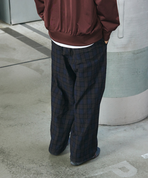 JOURNAL STANDARD(ジャーナルスタンダード)の「T/C サッカー オーバー パンツ(スラックス・メンズ・グレー/ブラック/ネイビー/スミクロ・LARGE/MEDIUM/SMALL)」の22枚目の写真