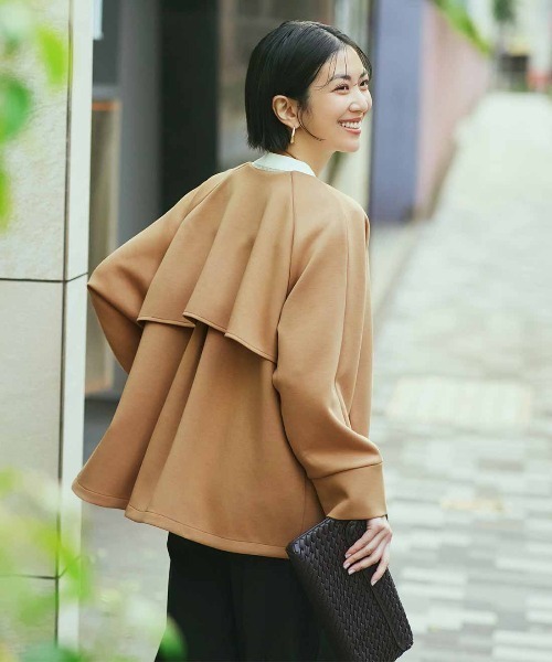 IEDIT(イディット)の「IEDIT バックデザインで後ろ姿もすてきな花粉リリース機能つきダンボールカットソージャケット(ノーカラージャケット・レディース・キャメル/ブラック・3L/LL/L/M/S)」の6枚目の写真