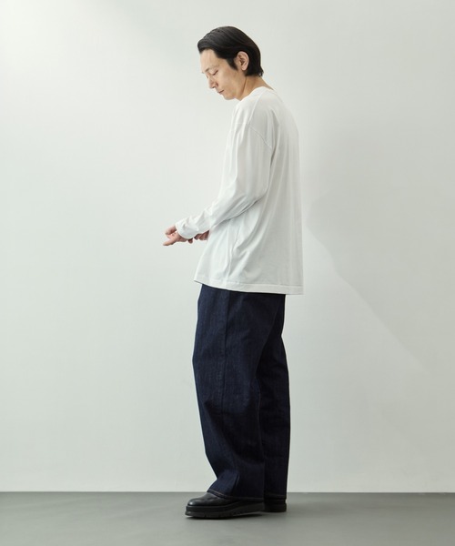 ATON(エイトン)の「【ATON/エイトン】SUVIN 60/2 OVERSIZED LONG SLEEVE T-SHIRT(Tシャツ/カットソー・メンズ・ホワイト/ブラック/サックスブルー・4/6)」の9枚目の写真