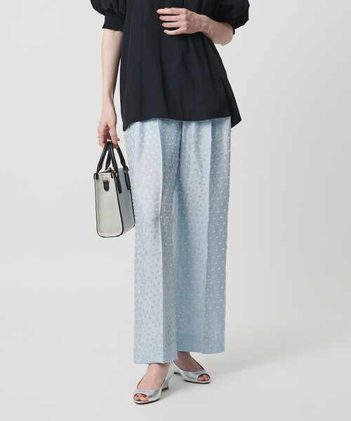UNITED ARROWS(ユナイテッドアローズ)の「ドット サテン 2タック ワイドパンツ(スラックス・レディース・オフホワイト/ライトブルー/ネイビー/ダークグレー・40/36/38)」の12枚目の写真