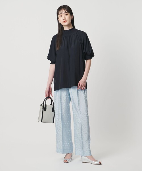 UNITED ARROWS(ユナイテッドアローズ)の「ドット サテン 2タック ワイドパンツ(スラックス・レディース・オフホワイト/ライトブルー/ネイビー/ダークグレー・40/36/38)」の13枚目の写真
