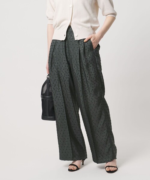 UNITED ARROWS(ユナイテッドアローズ)の「ドット サテン 2タック ワイドパンツ(スラックス・レディース・オフホワイト/ライトブルー/ネイビー/ダークグレー・40/36/38)」の16枚目の写真