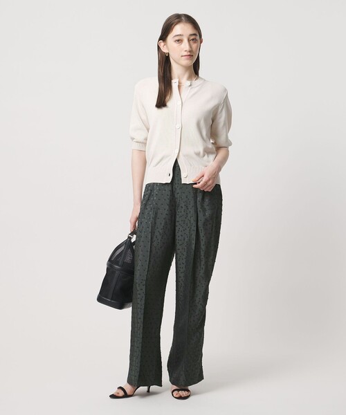 UNITED ARROWS(ユナイテッドアローズ)の「ドット サテン 2タック ワイドパンツ(スラックス・レディース・オフホワイト/ライトブルー/ネイビー/ダークグレー・40/36/38)」の17枚目の写真