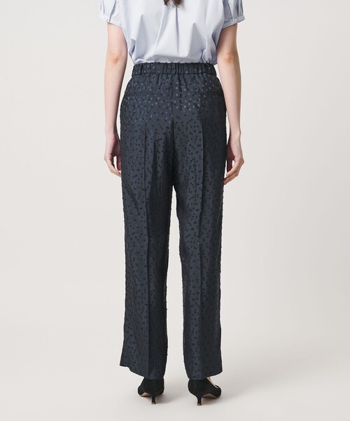UNITED ARROWS(ユナイテッドアローズ)の「ドット サテン 2タック ワイドパンツ(スラックス・レディース・オフホワイト/ライトブルー/ネイビー/ダークグレー・40/36/38)」の22枚目の写真