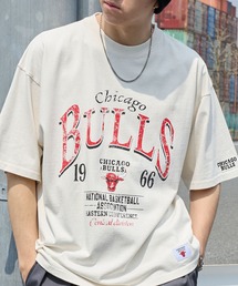 NBA（エヌビーエー）の「NBA エヌビーエー 別注 チームロゴ刺繍 プリント ヴィンテージ加工 ビッグシルエット半袖TEE（Tシャツ/カットソー）」