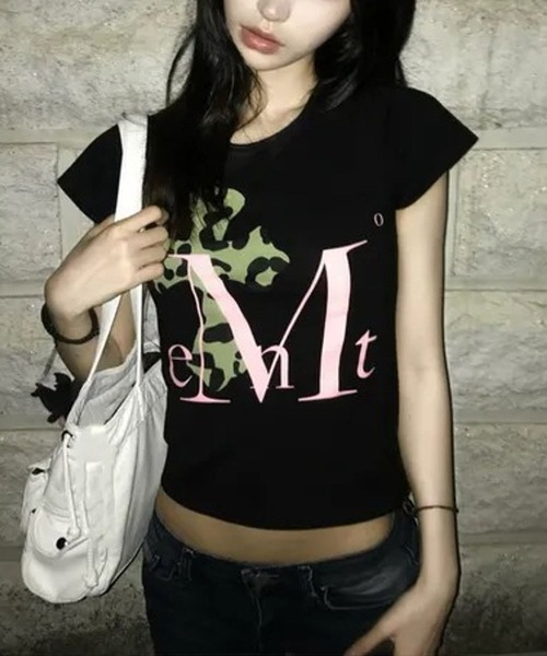 MUCENT(ムセント)の「MUCENT/カモクロスラグランTシャツ(Tシャツ/カットソー・レディース・ブラック×ピンク/ブラック×カーキ/ホワイト・FREE)」の1枚目の写真