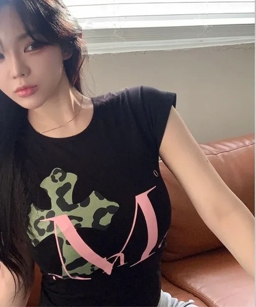 MUCENT(ムセント)の「MUCENT/カモクロスラグランTシャツ(Tシャツ/カットソー・レディース・ブラック×ピンク/ブラック×カーキ/ホワイト・FREE)」の11枚目の写真