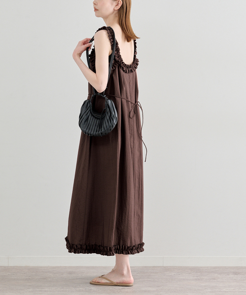 U by SPICK&SPAN(ユーバイスピックアンドスパン)の「Atelier Edition/アトリエ エディション SHIRRING SHOULDER DRESS(ワンピース・レディース・ブラウン・SMALL)」の16枚目の写真