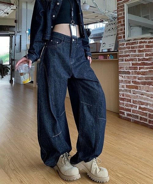 LAFFMO(ラフモ)の「【セットアップ】デニムショート丈ジャケット&ワイドバレルレッグパンツ 上下2点セット(セットアップ・レディース・ダークブルー・L/M)」の4枚目の写真