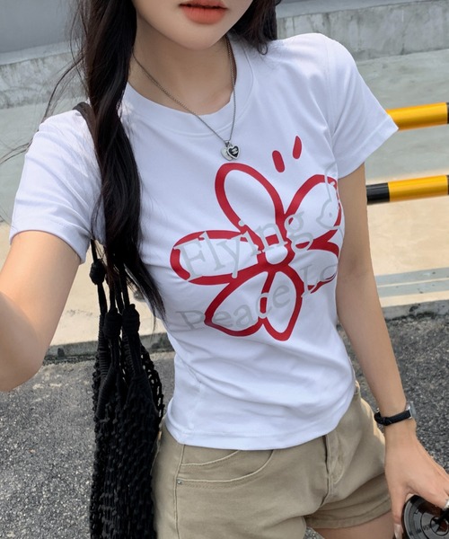 Achic(アシック)の「カワイイ花柄半袖(Tシャツ/カットソー・レディース・ホワイト/ブラック・M)」の2枚目の写真