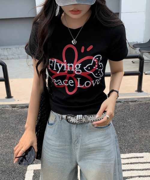 Achic(アシック)の「カワイイ花柄半袖(Tシャツ/カットソー・レディース・ホワイト/ブラック・M)」の4枚目の写真