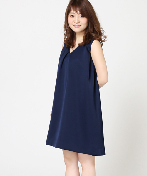 LIMITLESS LUXURY（リミットレスラグジュアリー）の「OVER TUCK DRESS◆（ワンピース・レディース・ベージュ/ネイビー/ブラック・38/36）」の3枚目の写真