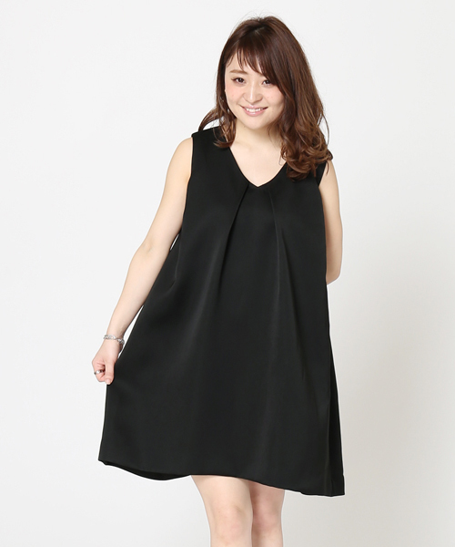 LIMITLESS LUXURY（リミットレスラグジュアリー）の「OVER TUCK DRESS◆（ワンピース・レディース・ベージュ/ネイビー/ブラック・38/36）」の2枚目の写真