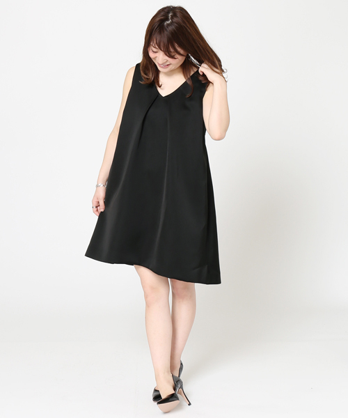 LIMITLESS LUXURY（リミットレスラグジュアリー）の「OVER TUCK DRESS◆（ワンピース・レディース・ベージュ/ネイビー/ブラック・38/36）」の14枚目の写真