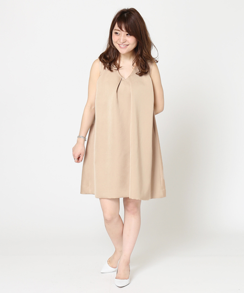 LIMITLESS LUXURY（リミットレスラグジュアリー）の「OVER TUCK DRESS◆（ワンピース・レディース・ベージュ/ネイビー/ブラック・38/36）」の15枚目の写真