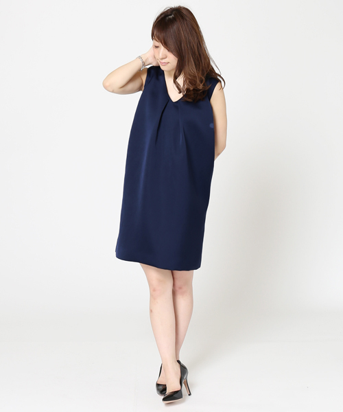 LIMITLESS LUXURY（リミットレスラグジュアリー）の「OVER TUCK DRESS◆（ワンピース・レディース・ベージュ/ネイビー/ブラック・38/36）」の16枚目の写真