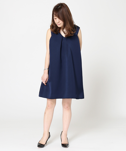 LIMITLESS LUXURY（リミットレスラグジュアリー）の「OVER TUCK DRESS◆（ワンピース・レディース・ベージュ/ネイビー/ブラック・38/36）」の17枚目の写真
