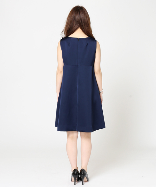 LIMITLESS LUXURY（リミットレスラグジュアリー）の「OVER TUCK DRESS◆（ワンピース・レディース・ベージュ/ネイビー/ブラック・38/36）」の8枚目の写真