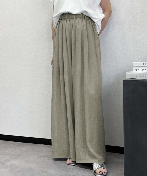 LOWO(ロワ)の「【M~Lサイズ展開】ベルト付きギャザーワイドパンツ(その他パンツ・レディース・ネイビー/イエロー/カーキ/オフホワイト/ブルー・M/L)」の3枚目の写真