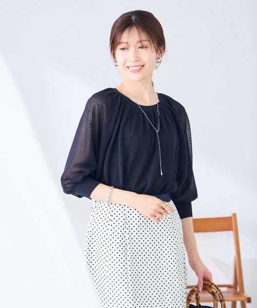 a.v.v(アーヴェヴェ)の「シアーギャザーニット(ニット/セーター・レディース・ネイビー/ベージュ・39)」の3枚目の写真