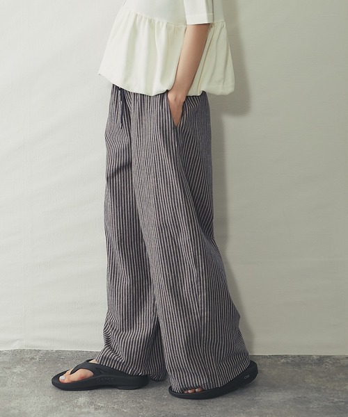ANOTHER S(アナザーエス)の「リラクシー綿麻 ストライプワイドパンツ(その他パンツ・レディース・ブラック/ライトベージュ/ネイビー・FREE)」の5枚目の写真