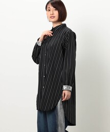 ストライプテープロゴ入りシャツ